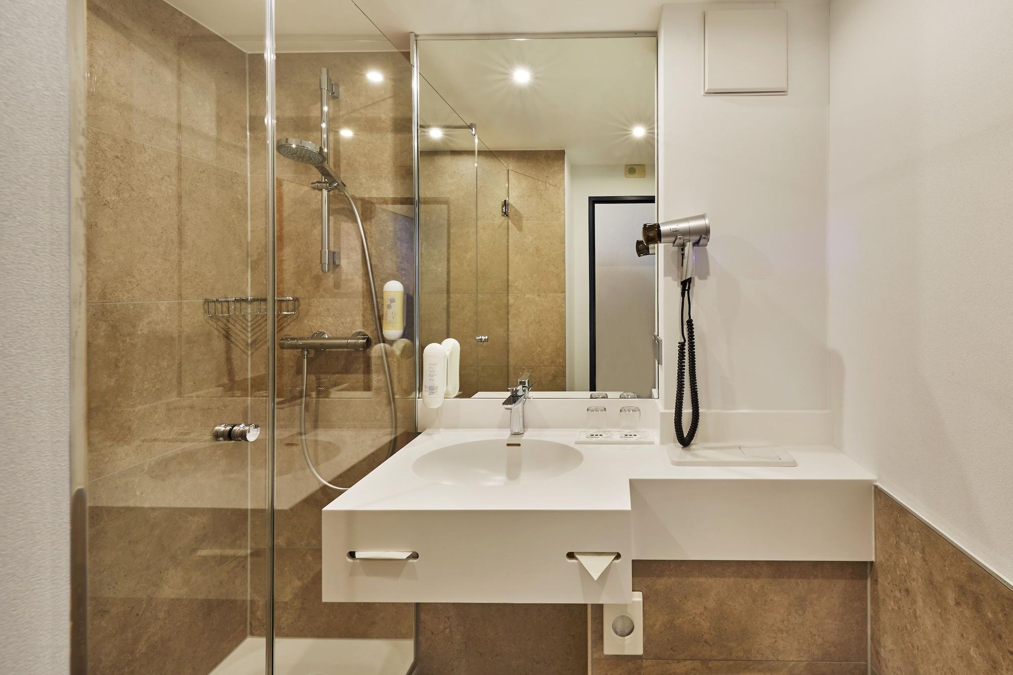 H+ Koeln Hotel 4*